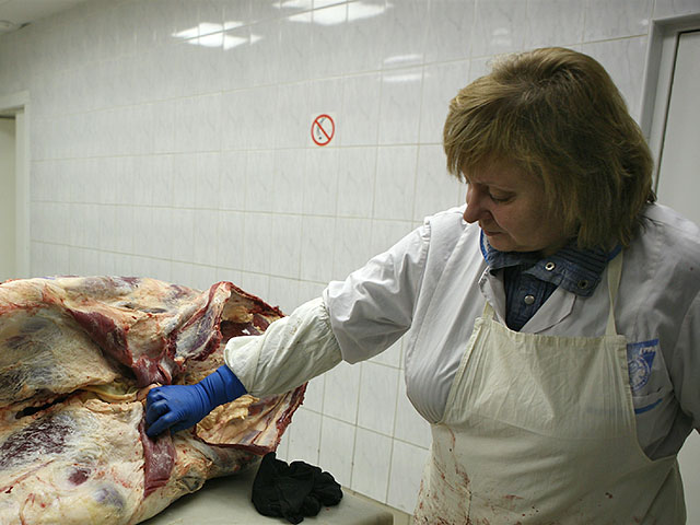 Россельхознадзор запретил ввоз из Румынии скота и мяса из-за "коровьего бешенства"