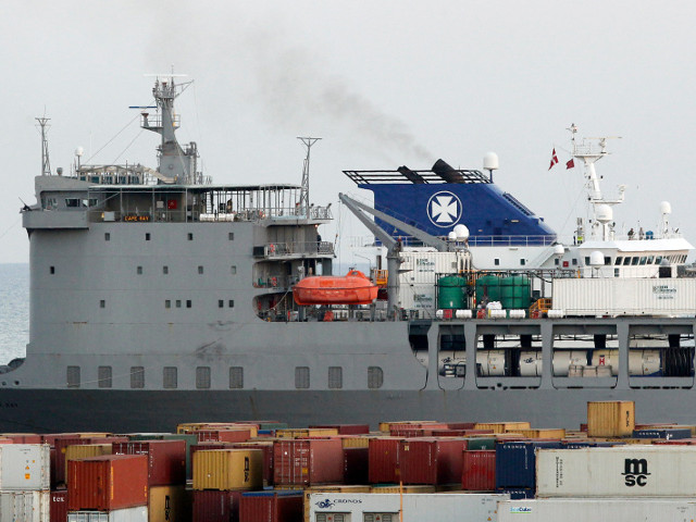 Перегрузка сирийских боевых отравляющих веществ с датского контейнеровоза Ark Futura на американский корабль Cape Ray в итальянском порту Джоя-Тауро полностью завершена