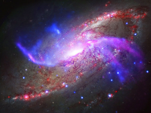 В NASA опубликовали фото космического "фейерверка" - изменений, происходящих с галактикой под влиянием черной дыры