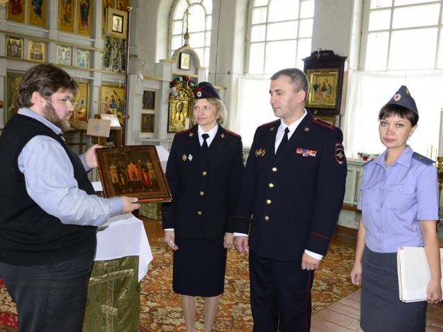 Одному из православных приходов Костромской области возвращена старинная икона, изъятая в Германии