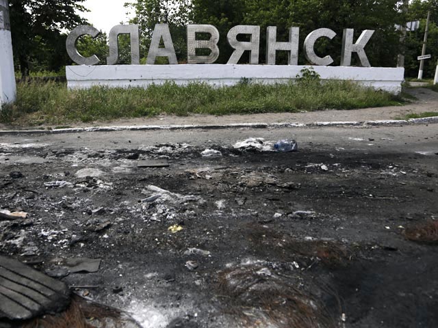 В ходе продолжающихся боевых действий в Славянске Донецкой области серьезные повреждения получила местная тепловая электростанция, входящая в состав ПАО "Донбассэнерго"