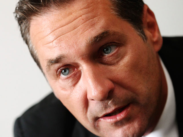 Лидер австрийской Партии свободы Хайнц-Кристиан Штрахе начал новую кампанию против паранджи