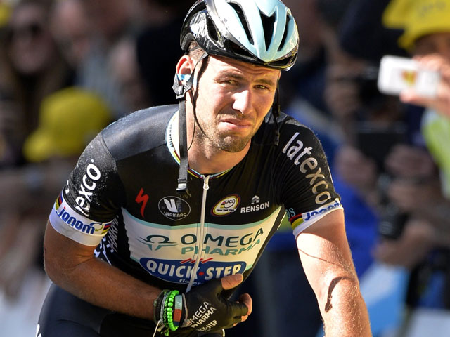 Велогонщик Кавендиш снялся с "Тур де Франс" после первого этапа 