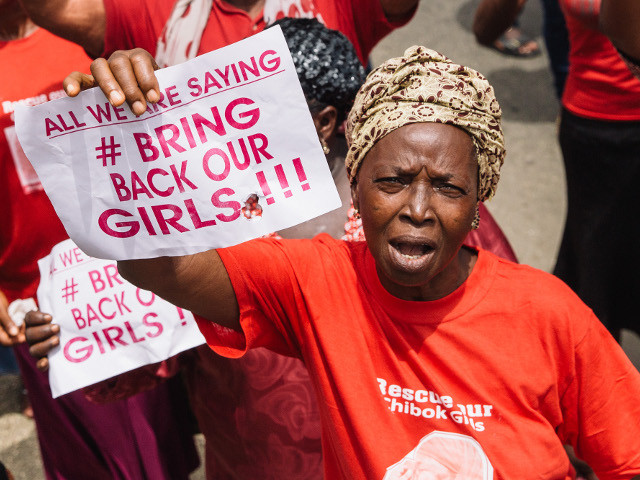 В Нигерии смогли вырваться из плена более 60 женщин и детей, похищенных в июне боевиками радикальной исламистской группировки "Боко Харам"