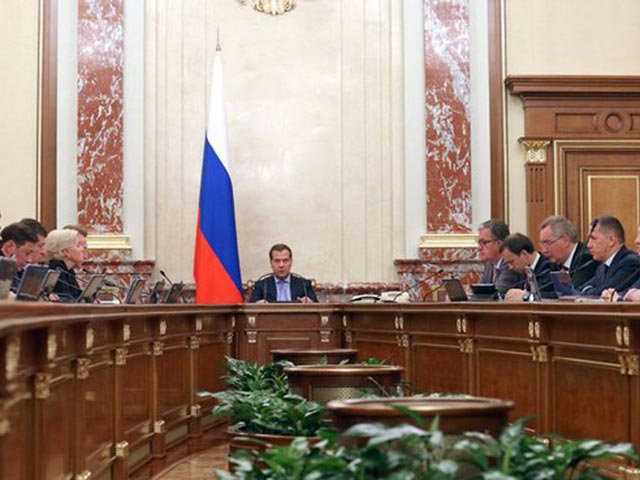 Медведев потребовал принять меры для защиты российского рынка от Молдавии