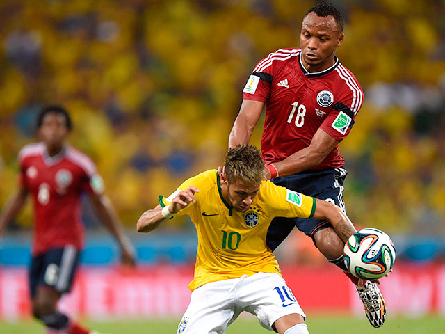 Дисциплинарный комитет ФИФА принял решение не наказывать защитника сборной Колумбии Хуана Суньигу за удар в спину нападающего команды Бразилии Неймара