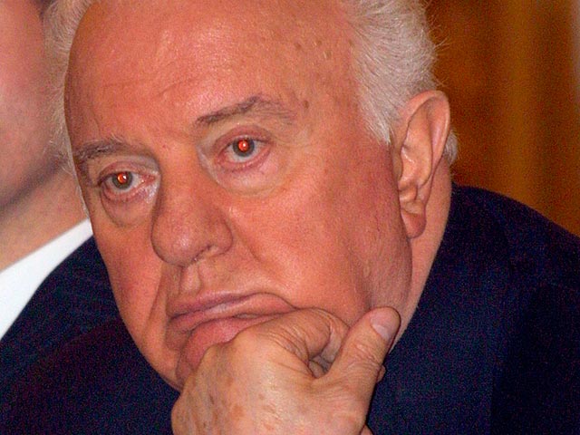 Бывший президент Грузии и экс-глава МИДа СССР Эдуард Шеварднадзе будет похоронен 13 июля во дворе своего особняка в Тбилиси рядом с могилой супруги Нанули Цагарейшвили