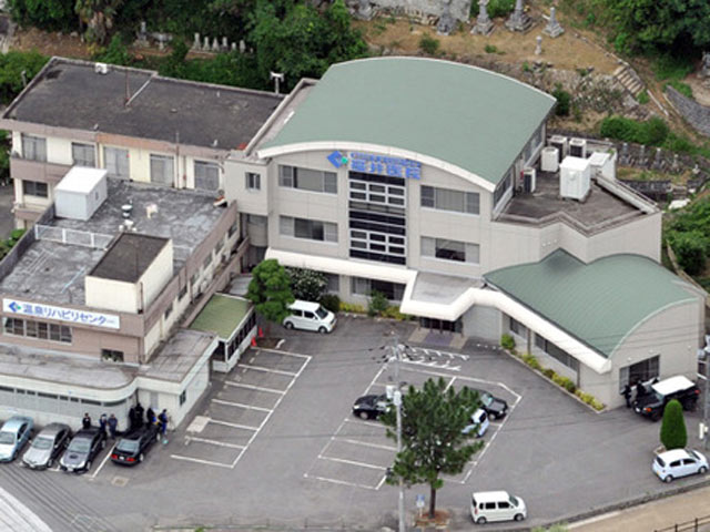 В японской больнице член якудза выстрелил себе в голову, когда за ним пришли полицейские