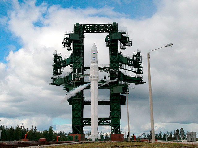 Запуск первой ракеты-носителя российского изготовления "Ангара" состоялся после девяти лет переносов