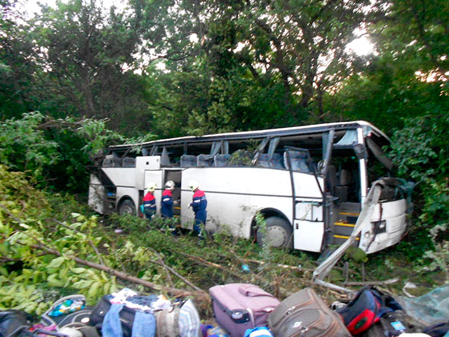 В городе Новороссийск Краснодарского края перевернулся автобус с десятками детей. В результате инцидента пострадали несколько человек