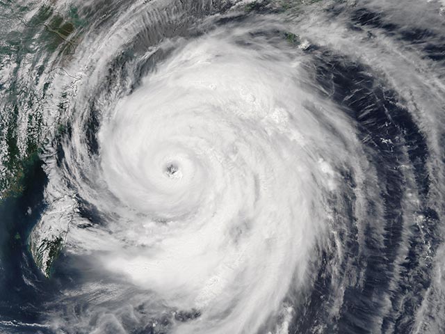 Тайфун "Ногури", который на днях обрушился на Японию и стал причиной гибели не менее семи граждан этого островного государства, приближается к территории Курильских островов