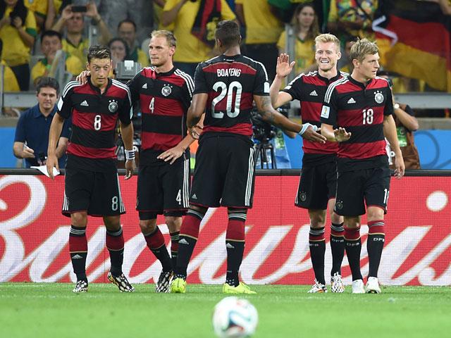 Сенсационный матч Германии против Бразилии, в котором хозяйка чемпионата мира по футболу пропустила семь мячей и забила всего один, стал причиной для совсем не футбольного скандала
