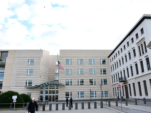 Бундестаг потребовал от представителя американских спецслужб в посольстве США в Германии покинуть страну