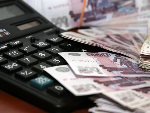 Слабый рубль и дорогая нефть обеспечили профицит бюджета