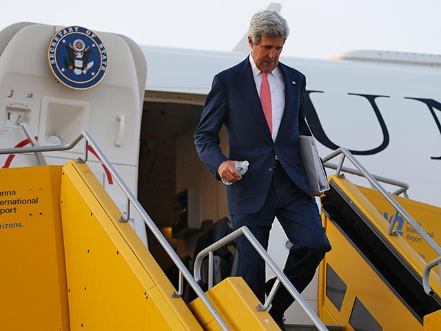 Госсекретарь США Джон Керри прибыл в столицу Австрии - Вену, чтобы принять участие в процессе переговоров "шестерки" с Ираном по выработке всеобъемлющего соглашения, касающегося ядерной программы Тегерана