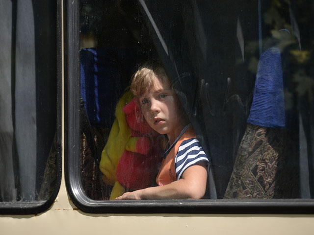 Дети и подростки из Краматорска отправляются в оздоровительные лагеря на территории России, 24 июня 2014 г.