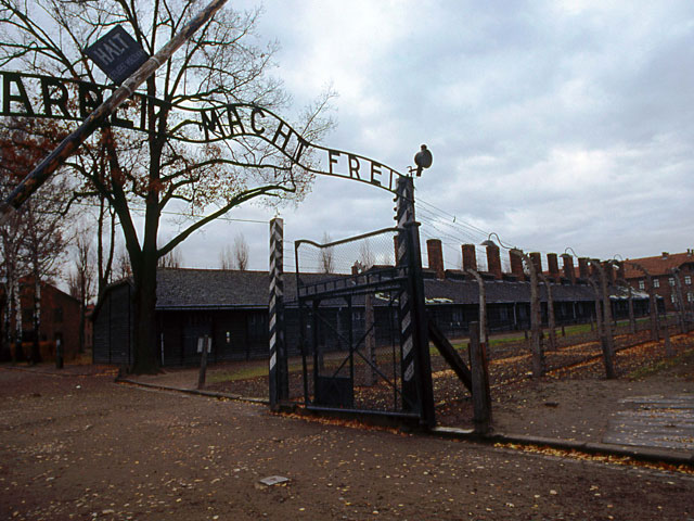 Бельгийский "Доктор Смерть" решил организовать для медиков, ухаживающих за смертельно больными людьми, "вдохновляющий" тур в Освенцим