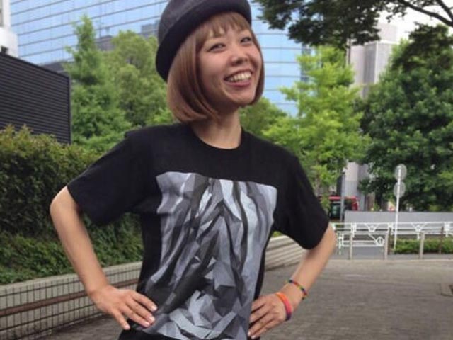 Игараси более известна в Японии под творческим псевдонимом "ни на что не годная девчонка". Как отмечает ресурс Kotaku.com, 42-летняя художница в своем творчестве большое внимание уделяет собственным половым органам
