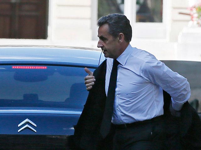 Адвокаты бывшего президента Франции Николя Саркози намерены доказать, что опубликованные телефонные разговоры, во время которых экс-глава государства предлагал судье хорошую должность в обмен на помощь в судебных разбирательствах, были записаны незаконно