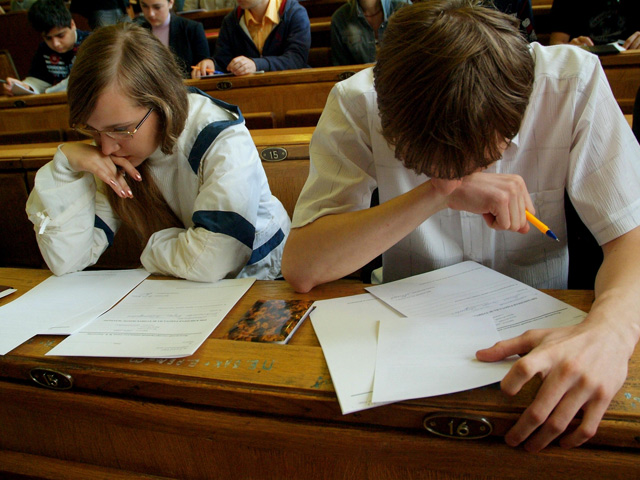 Рособрнадзор расширил список негосударственных вузов, которым запрещено принимать студентов