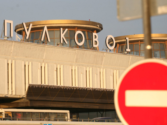 Неизвестные в масках похитили трех человек в аэропорту "Пулково"