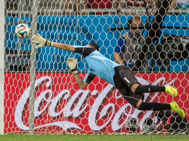 Вратарь сборной Коста-Рики по футболу Кейлор Навас, ярко проявивший себя на чемпионате мира в Бразилии, перешел в мадридский "Реал"
