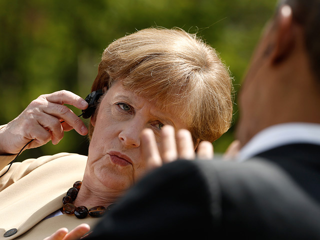 Президент США Барак Обама и канцлер Германии Ангела Меркель впервые с начала громкого шпионского скандала между двумя странами обсудили его по телефону