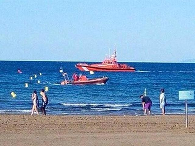 Напряженный день выдался для спасательных служб испанского курортного города Салоу (провинция Таррагона) в Каталонии в минувшую субботу, когда они были подняты по тревоге после сообщения о возможной гибели мужчины, решившего искупаться в море
