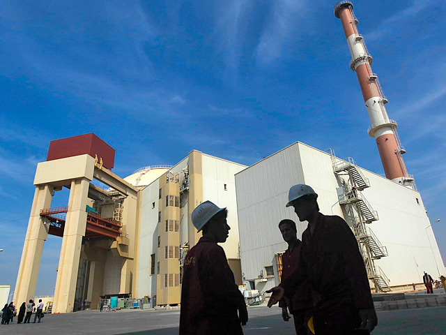 В частности, речь идет о соглашении о строительстве двух энергоблоков на АЭС в Бушере. Сейчас ведутся переговоры по возможному строительству дополнительно шести энергоблоков на территории Ирана. Ранее сообщалось, что Россия построит в Иране восемь энергоб