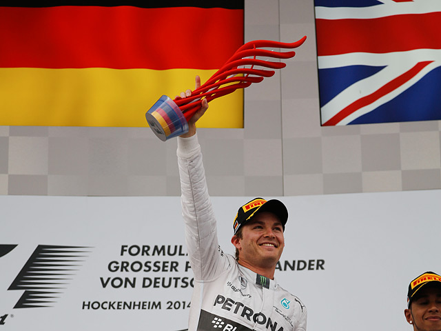 Пилот команды "Мерседес" Нико Росберг впервые стал победителем домашнего Гран-при на трассе в Хоккенхайме