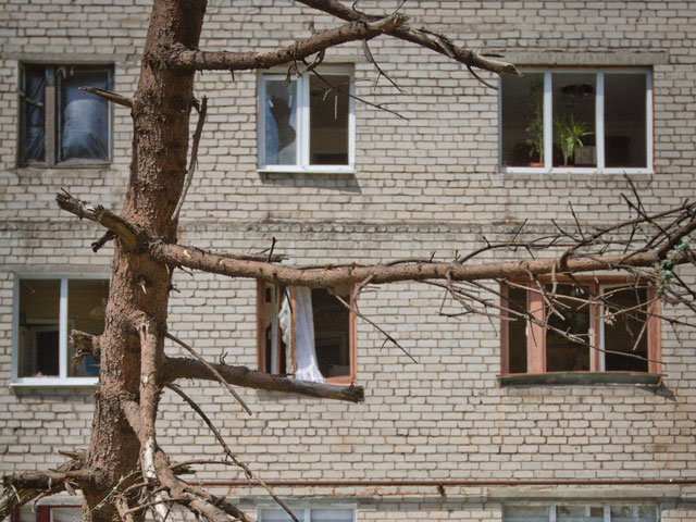 В Луганске 20 июля под артиллерийский обстрел попала территория старого центра, в том числе жилые дома и школа