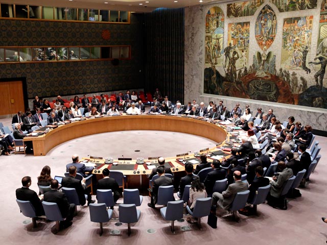 Двухчасовое экстренное заседание Совета Безопасности ООН по ситуации в секторе Газа в воскресенье завершилось очередным призывом к немедленному прекращению огня, жесткая резолюция, предложенная Иорданией, не была принята