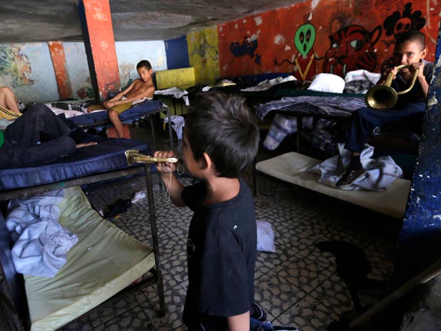 Полиция Мексики освободила директора детского дома, содержавшего 450 детей в рабских условиях
