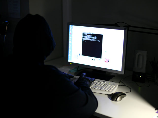Задержан предполагаемый исполнитель весенней DDoS-атаки на сайты ряда отечественных банков и СМИ. Об этом объявил ТКС банк, чей сайт оказался в числе "мишеней"