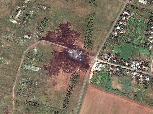 Снимок места падения малазийского самолета в Донецкой области со спутника, 20 июля 2014 года