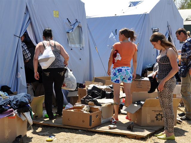 Украинские беженцы, уехавшие в Россию из-за конфликта на востоке страны, высказывают недовольство организацией их приема, на который, по словам премьер-министра Дмитрия Медведева, было выделено около пяти миллиардов рублей