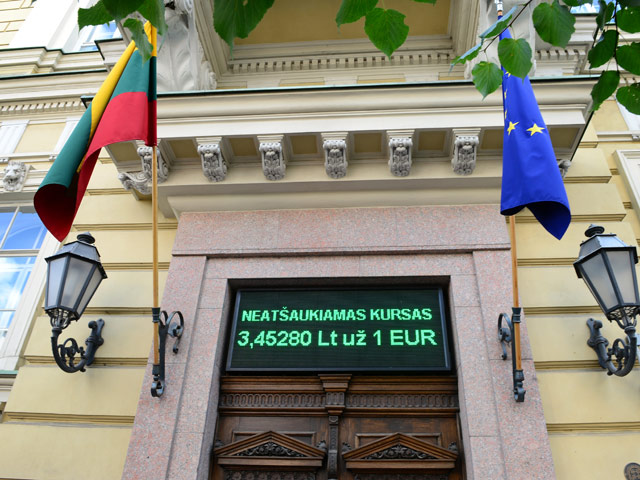 Совет Евросоюза в Брюсселе принял окончательное решение о присоединении Литвы к зоне евро с 1 января 2015 года