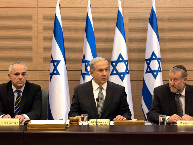   Как заявили в пятницу вечером в Каире представители США, премьер-министр Израиля Биньямин Нетаньяху дал согласие на краткосрочное перемирие в субботу, с 07:00 утра по местному времени (08:00 по московскому времени).