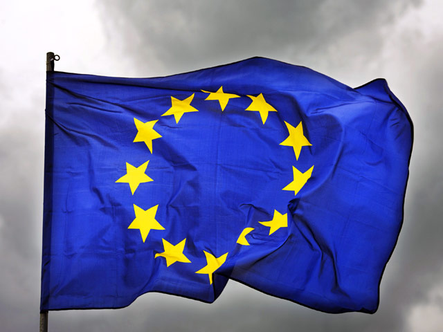 "Финальное решение теперь принадлежит странами ЕС. Надеюсь, что страны примут данный пакет на этой неделе", - заявил председатель Еврокомиссии Жозу Мануэл Баррозу. Комитет постоянных представителей стран ЕС (Coreper) обсудит эти предложения на встрече 29 