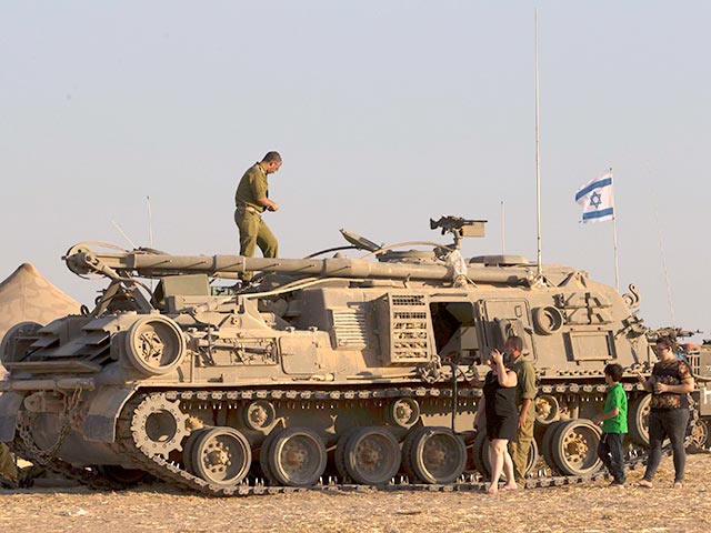Израиль возобновил военную операцию в секторе Газа в ответ на ракетные обстрелы своей территории