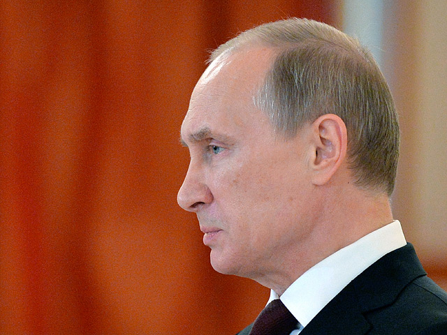 Сейчас же "в российском руководстве ведется ожесточенное противостояние между сторонниками жесткого курса и представителями экономических кругов за влияние на президента Путина"