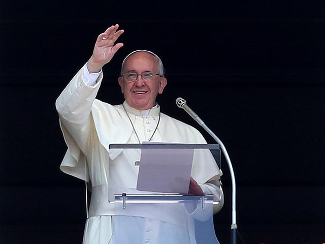 Папа Франциск выступил в минувшее воскресенье перед тысячами верующих, собравшихся на площади Святого Петра в Риме, с эмоциональным призывом к миру