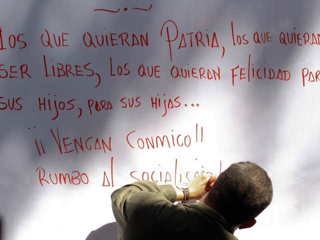 Почерк экс-лидера известен практически каждому венесуэльцу, поскольку Чавес, который часами выступал по телевизору, объясняя гражданам страны свои политические идеи, активно пользовался схемами и рисунками, которые сам же изображал на доске