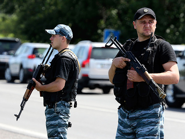 В пресс-центре проводимой Киевом антитеррористической операции заявили, что часть сепаратистов, сражающихся с армией на востоке страны, собираются оставить занимаемые позиции и покинуть территорию Украины