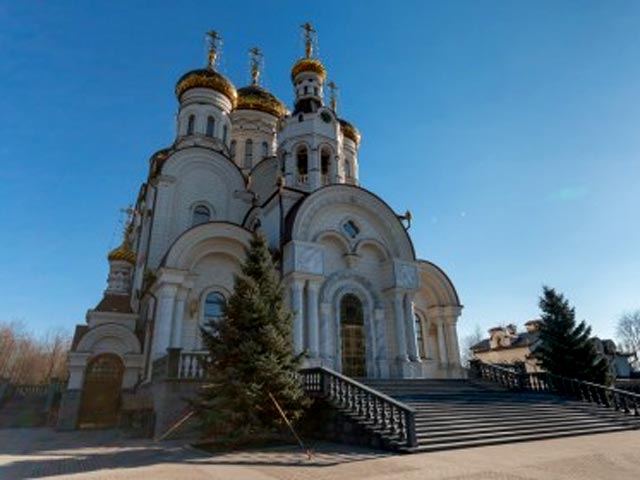 Уже десять дней подряд Богоявленский кафедральный собор донецкой Горловки является для местных жителей не только храмом, но и бомбоубежищем
