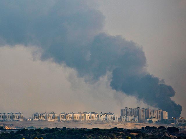 По данным органов здравоохранения сектора Газа, во вторник в результате обстрелов израильской армии были убиты по меньшей мере 100 палестинцев, уже в среду погиб 21 человек