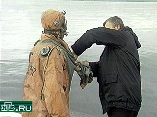 Российские глубоководные водолазы вместе с норвежцами примут участие в операции по подъему тел погибших моряков с затонувшей подлодки "Курск"