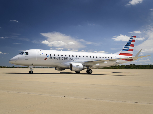 В нью-йоркском аэропорту Ла-Гуардиа совершил вынужденную посадку пассажирский самолет американской авиакомпании American Eagle