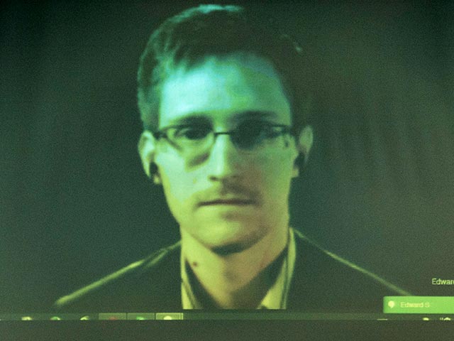 Бывший сотрудник американских спецслужб Эдвард Сноуден подал документы на продление ему срока пребывания на территории России