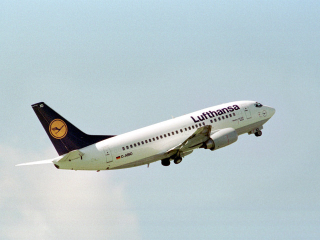 Авиакомпания Lufthansa будет выполнять рейсы в обход воздушного пространства над областями Ирака, контролируемыми боевиками группировки "Исламское государство"